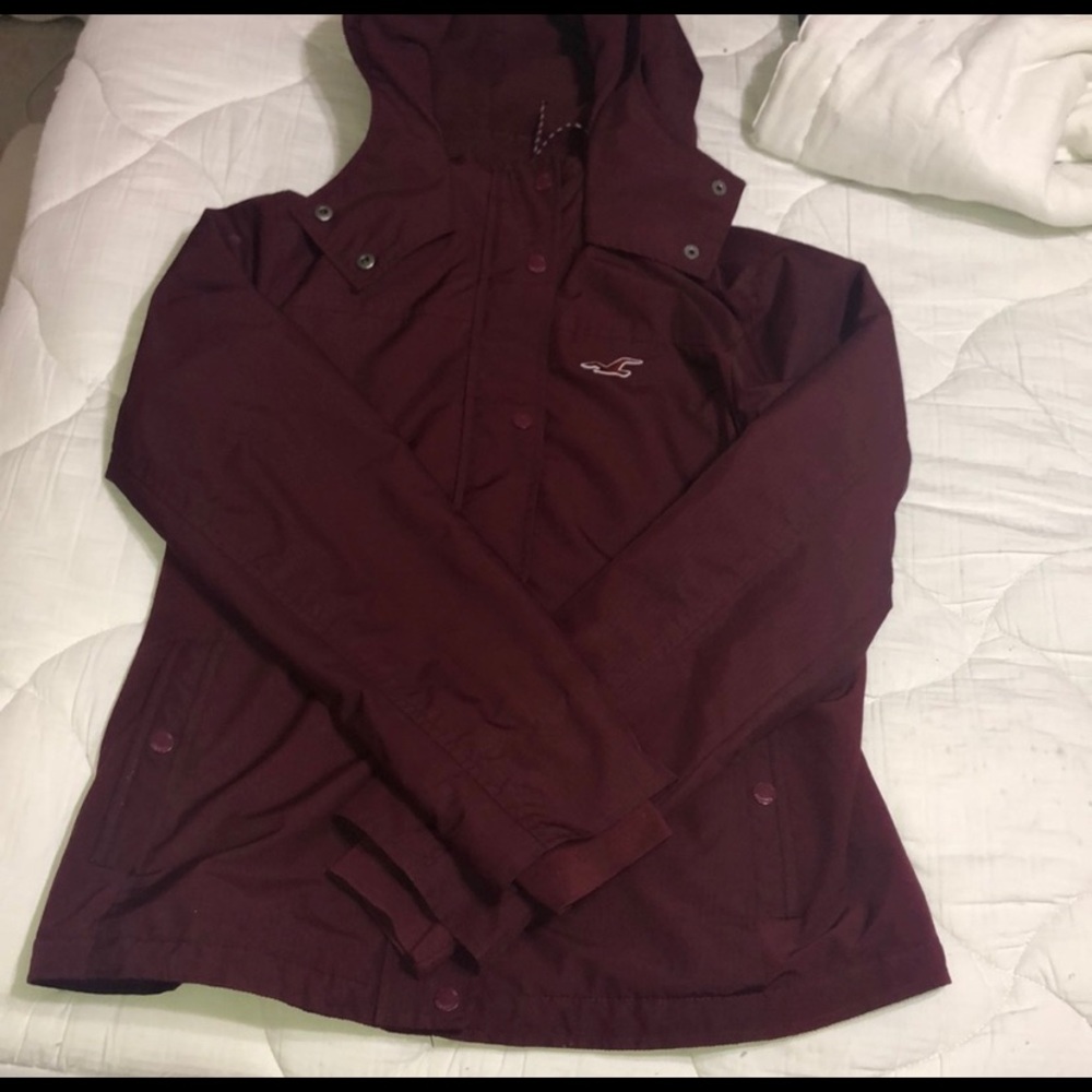 MAROON HOLLISTER WINDBREAKER
